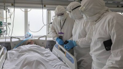 Цой объяснил, почему медработникам отменили ковидные надбавки