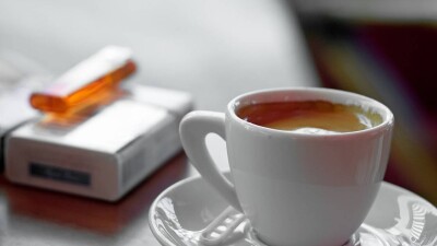 В Японии госслужащему выписали штраф и снизили зарплату за 355 часов перекуров в рабочее время