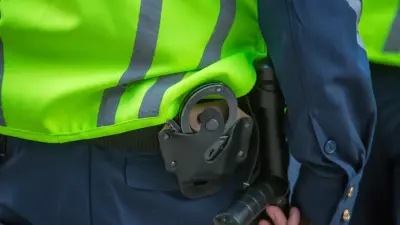 На патрульного полицейского напали в Усть-Каменогорске: подозреваемых задержали