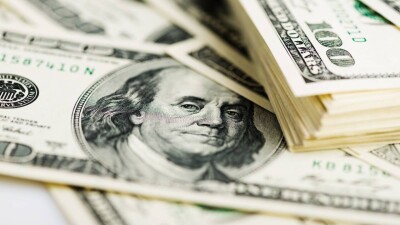 Курс доллара вырос на 6 тенге на бирже перед выходными