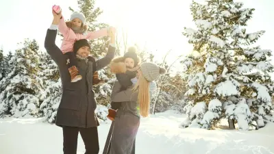 Сколько дней отдохнут казахстанцы в декабре и на новогодние праздники: календарь