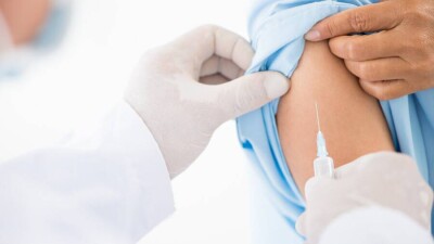 В Минздраве рассматривают возможность ревакцинации двумя дозами Pfizer