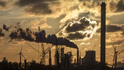 Токаев: Крупные предприятия должны установить системы мониторинга выброса парниковых газов