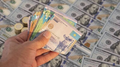 Сколько стоят доллар и рубль в обменниках Казахстана 22 марта