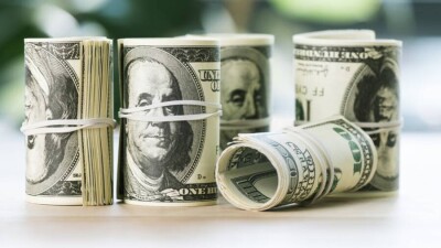 Курс доллара к тенге достиг максимума с конца апреля