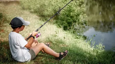 Перелом и ушибы: рыбачившего у реки подростка избили в Семее