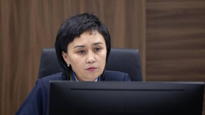 Судья Кульбаева 4 дня в неделю занята делом Бишимбаева. Что с судом над Мырзахметовым?