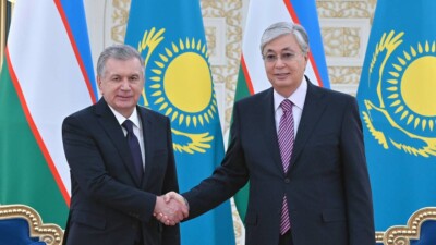 Токаев поблагодарил Мирзиёева за помощь в сложной паводковой ситуации