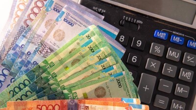 Выплаты по утрате трудоспособности и потере кормильца повысят с 1 января – Смаилов подписал постановление