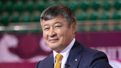 "Не подходите ко мне с такими вопросами". Депутат Турлыханов отказался комментировать проблему бытового насилия