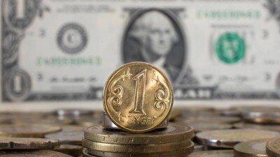 Курс доллара снизился к тенге на биржевых торгах