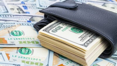 Сколько стоит доллар на бирже и в обменниках Казахстана в последний день апреля