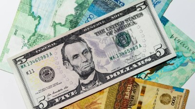 Курс доллара вырос на бирже на 2,6 тенге