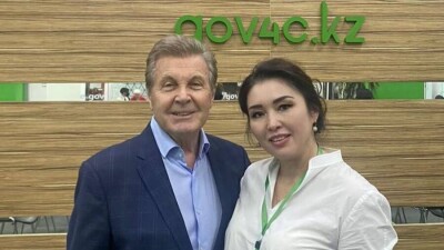 Какую госуслугу получил Лев Лещенко в Казахстане, сообщили в МВД