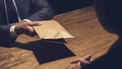 "Подстрекал к даче взятки". В Туркестанской области арестовали главу департамента по управлению земельными ресурсами