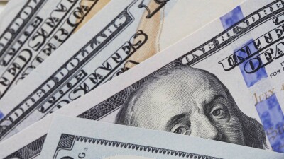 Курс доллара вырос на 3 тенге на бирже перед выходными