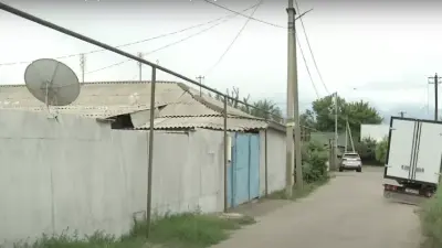 "Страх остаться ни с чем". Жители микрорайона Алматы рискуют лишиться своих домов из-за пробивки улицы