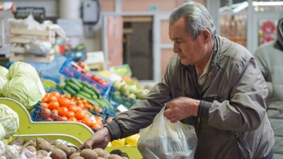 Насколько повысятся цены на продукты из-за удорожания бензина, рассказали Смаилов и Жумангарин