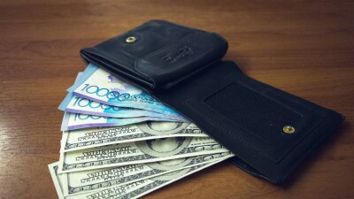 Курс доллара вырос к тенге на бирже перед последними декабрьскими выходными