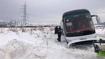 79 детей застряли в автобусе из-за гололёда в Алматинской области