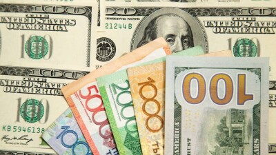 Доллар немного подорожал на бирже, хотя цены на нефть остаются высокими