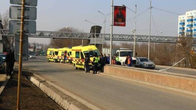 Машина скорой помощи попала в аварию в Алматы