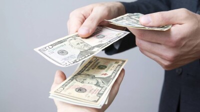 Курс доллара продолжил снижение к тенге на бирже 28 января