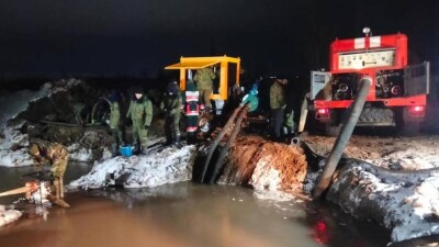 Авария в Экибастузе: спасатели откачивают воду, коммунальщики меняют участок водопровода