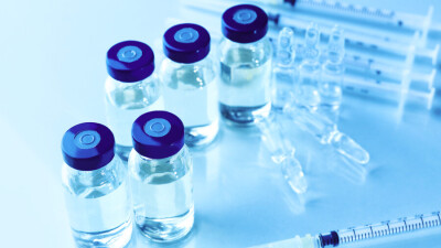 Поставка 500 тысяч доз вакцин "других производителей": переговоры ведутся с Pfizer, Johnson & Johnson и Sinovac