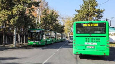 В Алматы водитель автобуса сбил мопедиста и скрылся