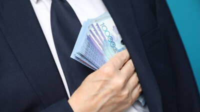Главу филиала АО "Пассажирские перевозки" задержали по подозрению в получении взяток от поставщика