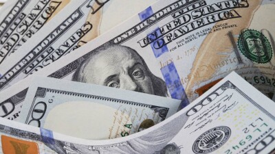 Курс доллара снизился почти на 3 тенге на бирже 13 ноября