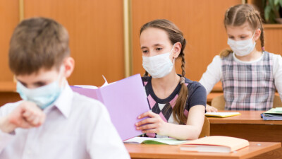 В Алматы вырос уровень заболеваемости Covid-19 среди детей после перехода 1-5 классов в штатный режим обучения