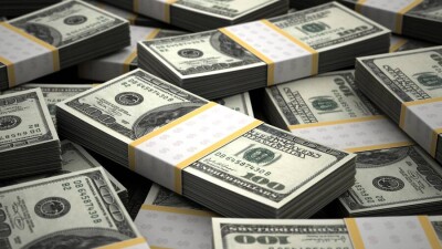 Доллар подорожал на бирже и в обменных пунктах