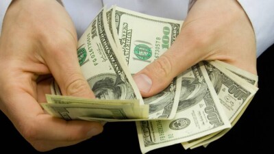 Доллар подешевел в обменниках Казахстана