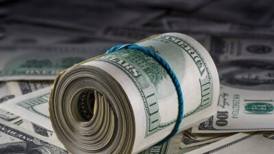 Курс доллара на бирже опустился ниже 425 тенге