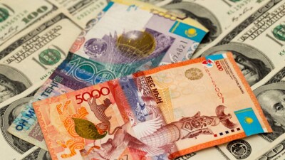 Доллар падал к тенге на KASE в течение недели, но резко подорожал перед выходными