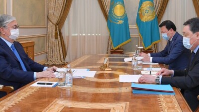 Токаев поручил правительству взять на особый контроль работу по увеличению производства отечественной вакцины