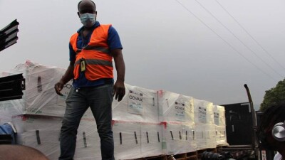 Единственная страна в Америке, где ещё не начали прививать население против Covid-19, получила первую партию вакцины