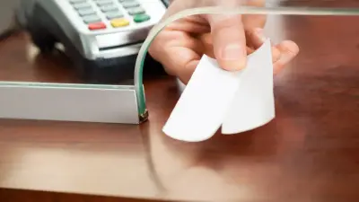 Не покупать билеты на концерты у "помогаек" в интернете призвали в МВД