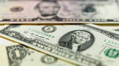 Курс доллара продолжает снижаться: ещё минус 2 тенге на бирже