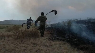 350 человек тушат степные пожары в Карагандинской области. В трёх сельских округах объявили режим ЧС