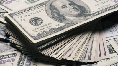 Курс доллара на бирже вновь достиг рекордной за четыре месяца отметки