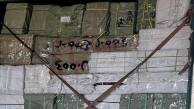 Крупную партию контрафактных сумок, курток и кроссовок пытались ввезти в Казахстан из Кыргызстана