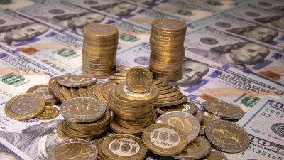 Почему тенге укрепляется к доллару, объяснили в Нацбанке