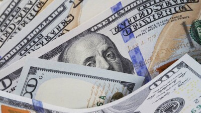 Курс доллара снова резко подскочил к тенге на бирже