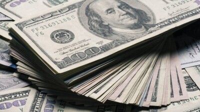 Курс доллара упал на бирже ещё на 7 тенге перед выходными