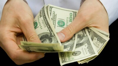 Курс доллара к тенге снизился на биржевых торгах