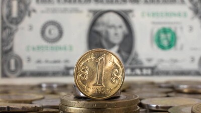 Курс доллара вырос на бирже на 2 тенге перед выходными