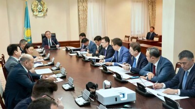 Тугжанов поручил Министерству просвещения вовремя выплачивать зарплату педагогам